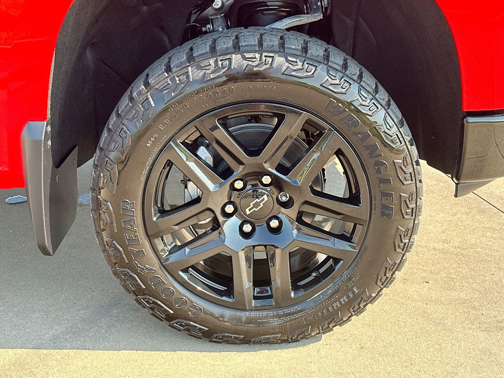 Used 2024 Chevrolet Silverado 1500 LT Trail Boss w/ LPO, Dark Essentials Package AWD/4WD image 10