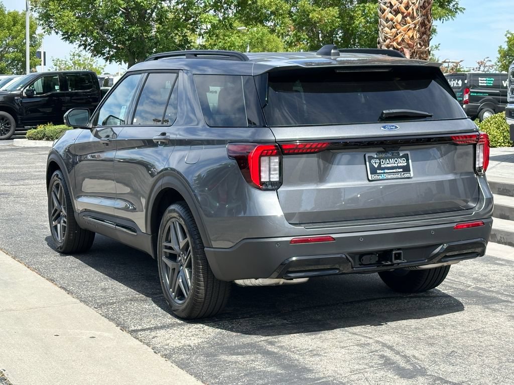 New 2026 Ford Explorer ST-Line w/ ST-Line Street Pack RWD image 4