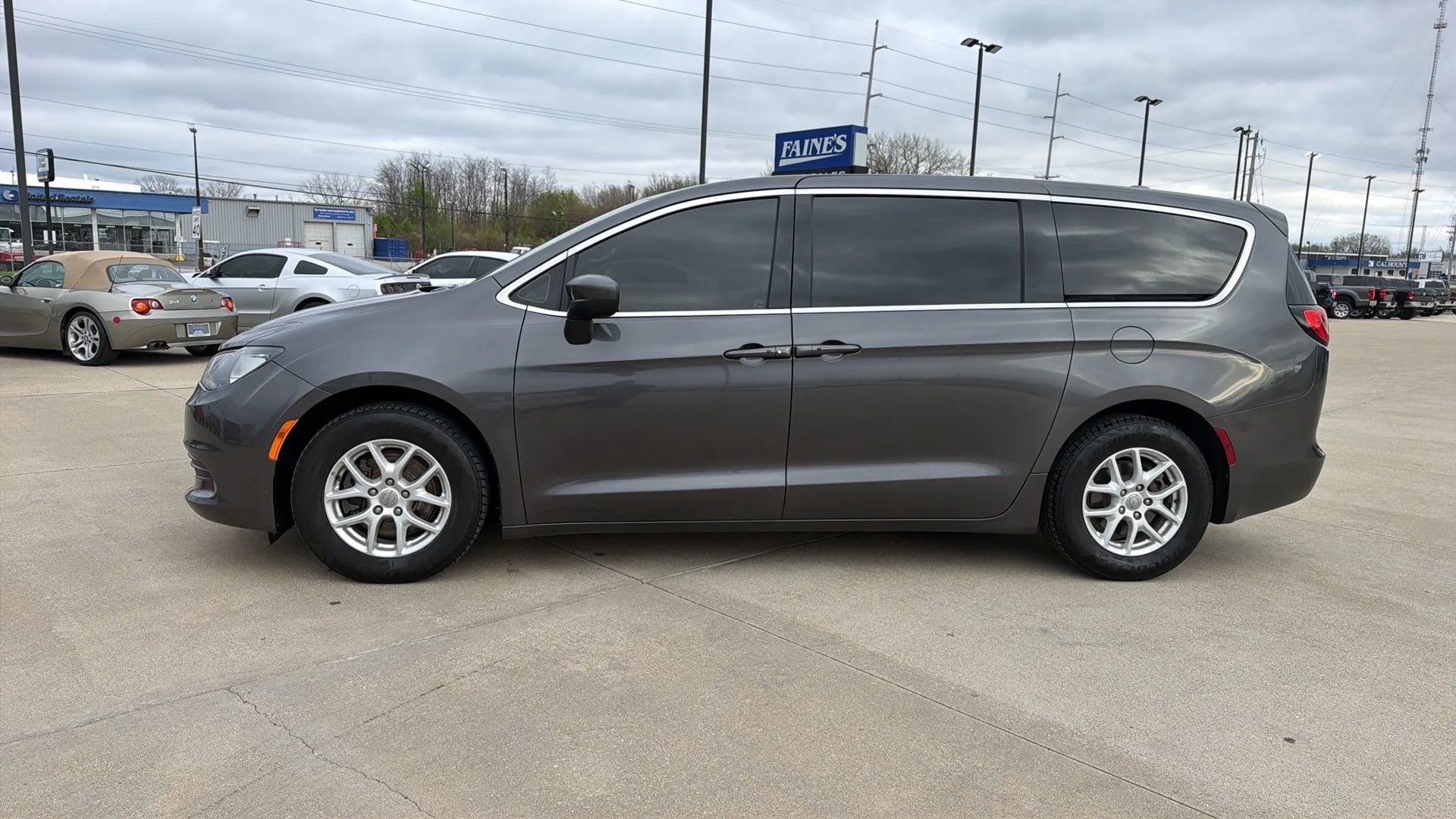 Used 2017 Chrysler Pacifica Touring image 8