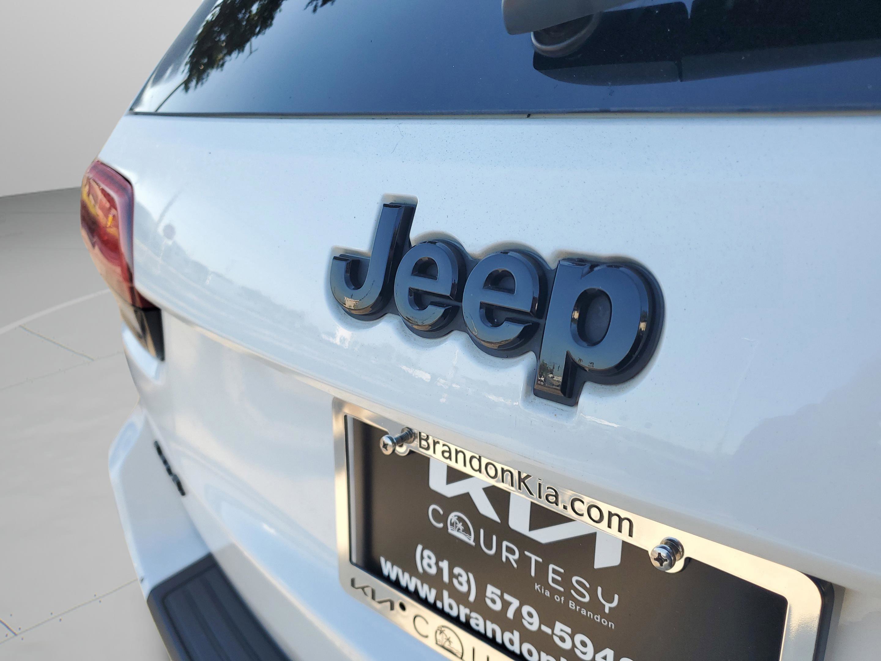 Used 2020 Jeep Grand Cherokee Altitude AWD/4WD image 31