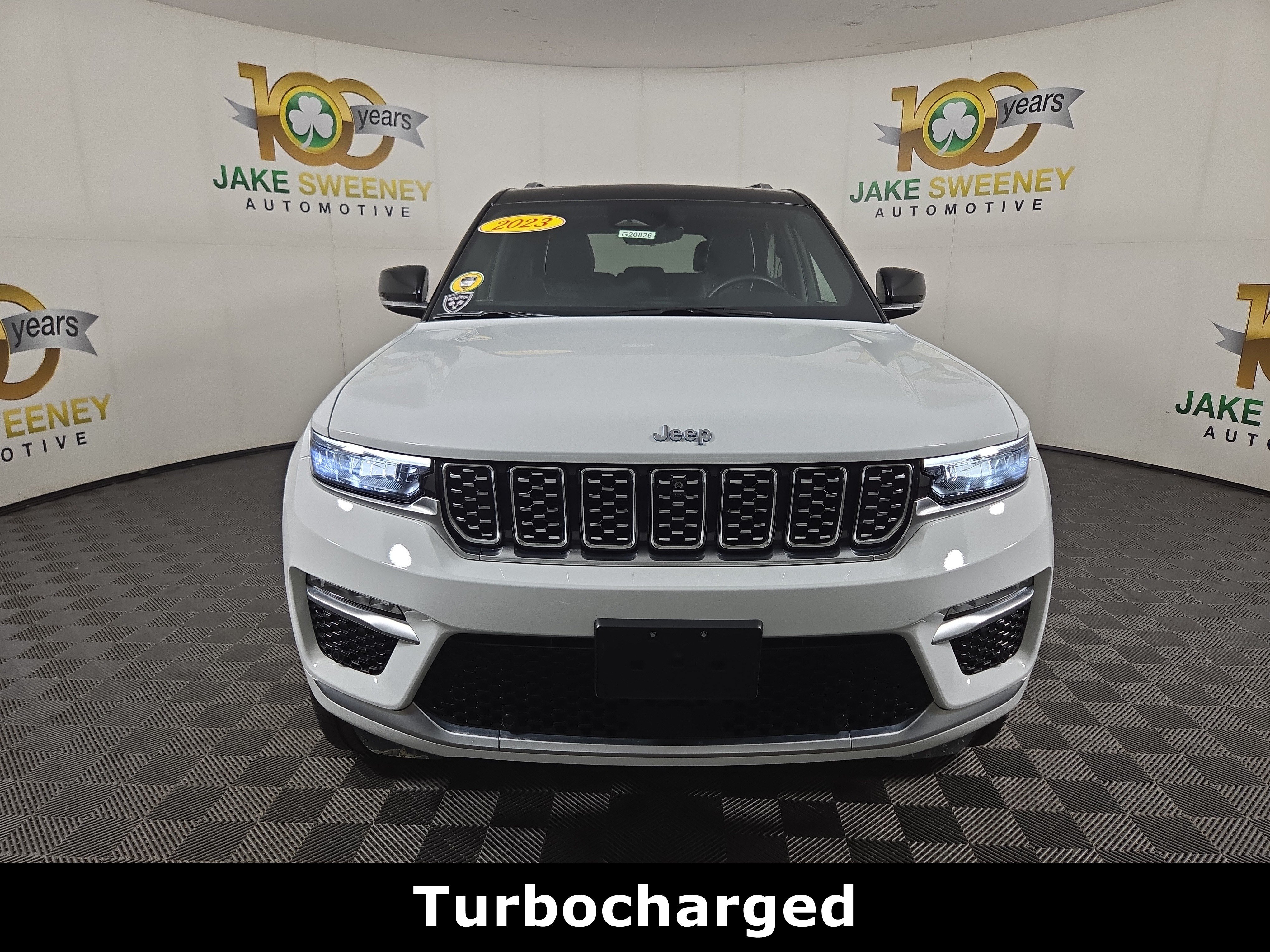Used 2023 Jeep Grand Cherokee Summit w/ Luxury Tech Group V AWD/4WD image 2
