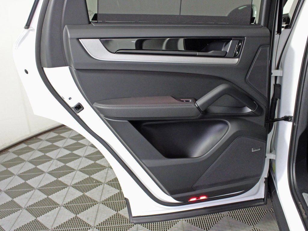 Certified 2025 Porsche Cayenne image 32