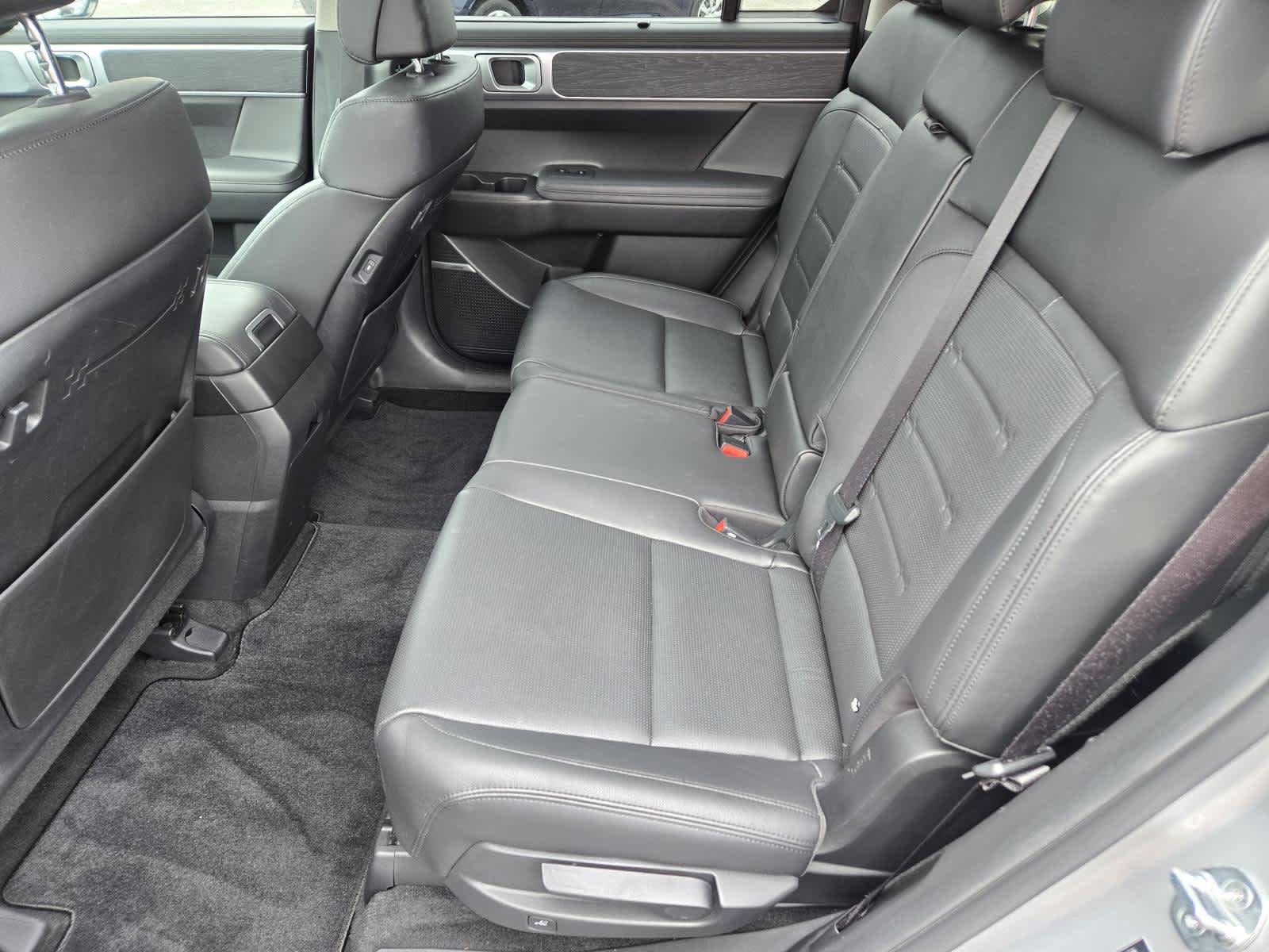 Used 2024 Hyundai Santa Fe Limited FWD image 15