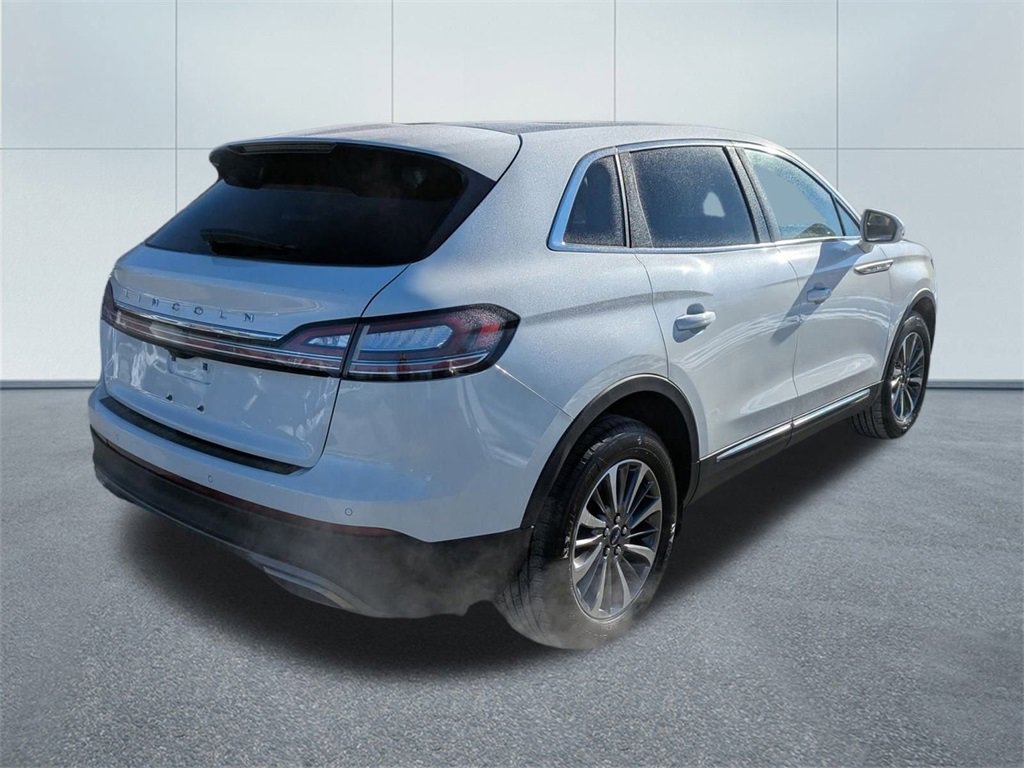 Used 2022 Lincoln Nautilus Reserve image 3