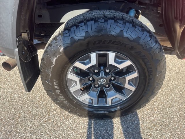 Used 2019 Toyota Tacoma TRD Off-Road image 14