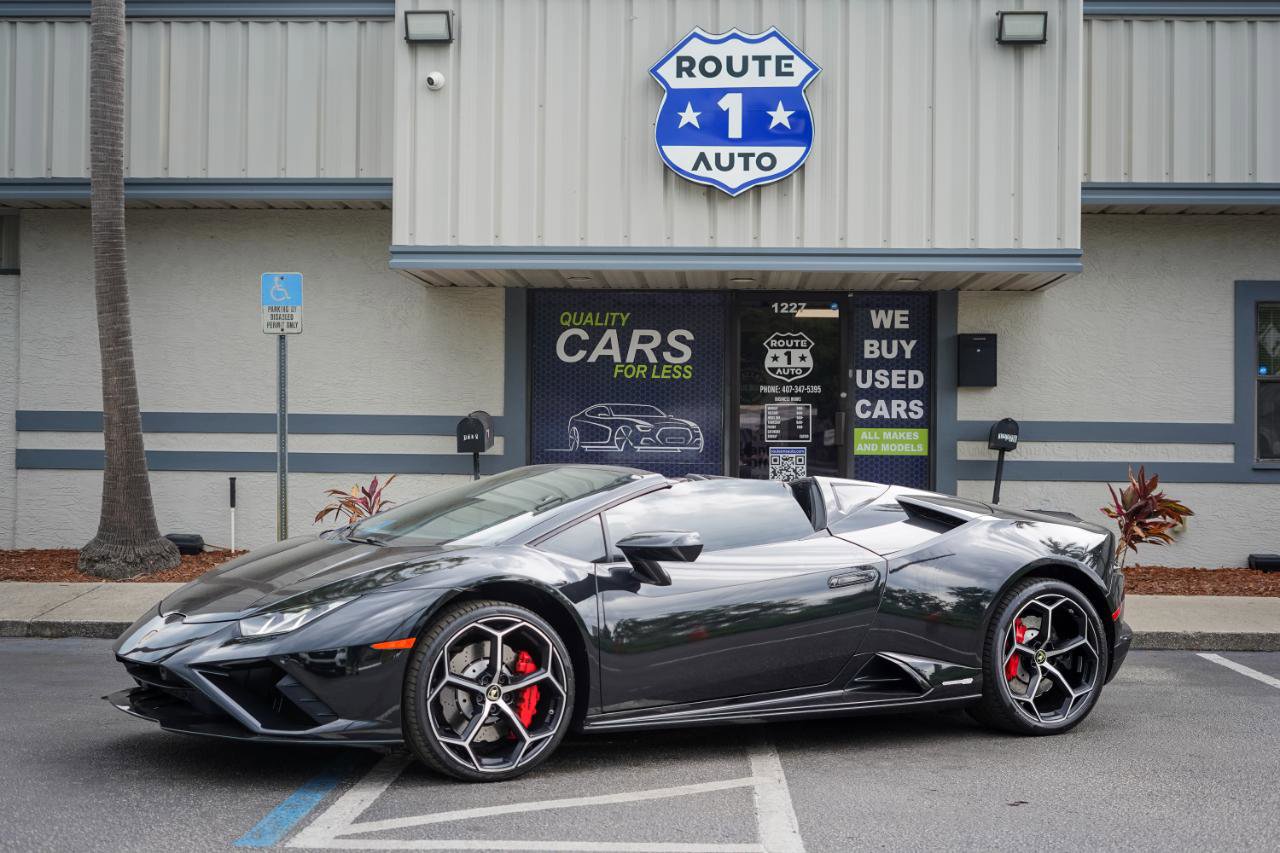 Used 2020 Lamborghini Huracan EVO RWD image 2