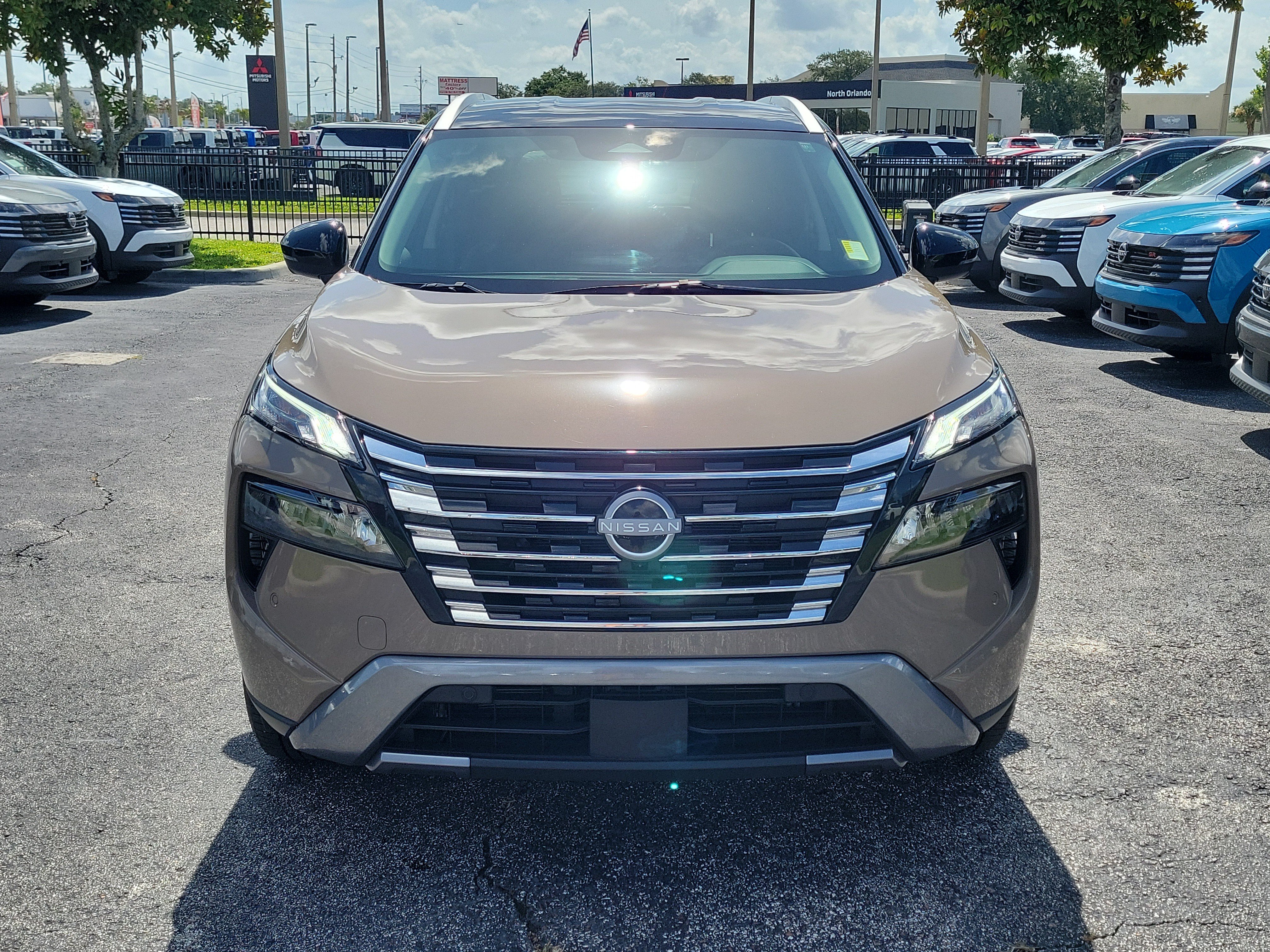 Certified 2025 Nissan Rogue SL FWD image 2