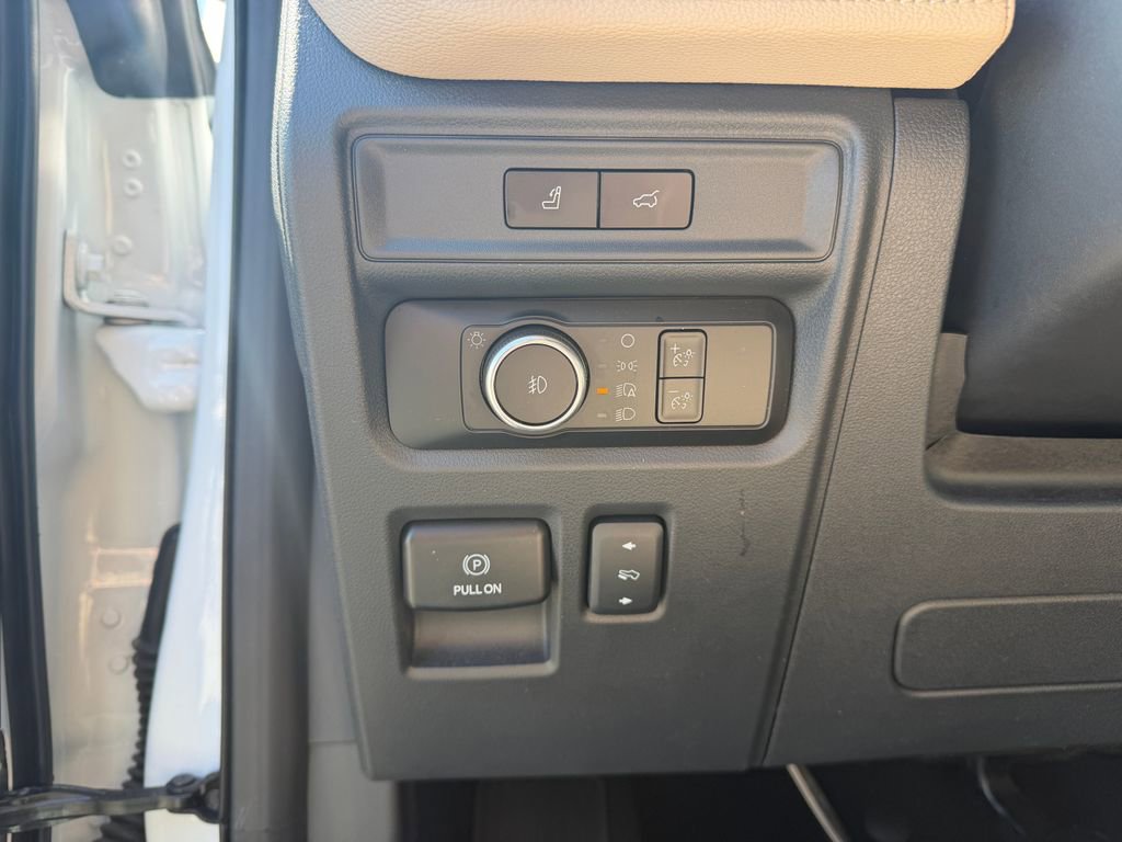 Used 2024 Ford Expedition Limited image 19