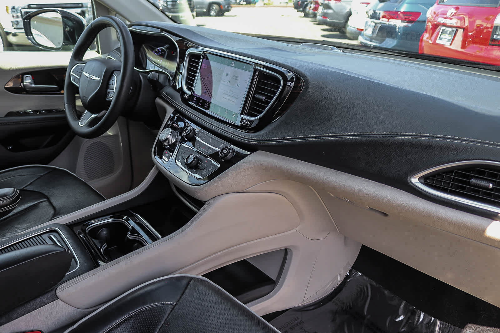 Used 2023 Chrysler Pacifica Limited FWD image 15