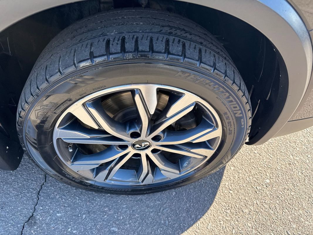 Used 2017 INFINITI QX30 Premium w/ Navigation Package image 21