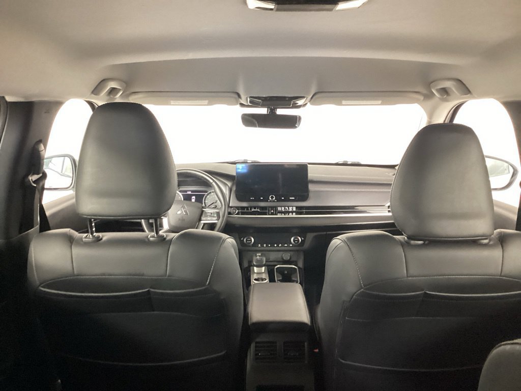 Used 2025 Mitsubishi Outlander SE AWD/4WD image 32