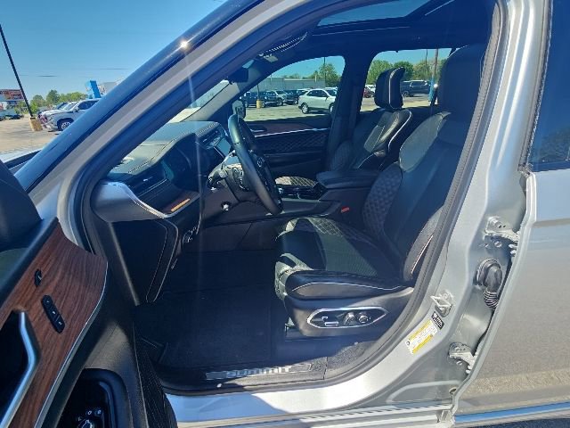 Used 2023 Jeep Grand Cherokee Summit w/ Adv Protech Group IV AWD/4WD image 25