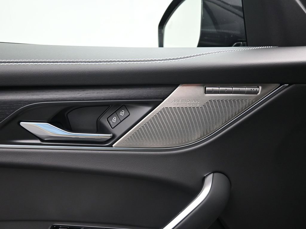 Certified 2025 Jaguar F-PACE R-Dynamic S image 20