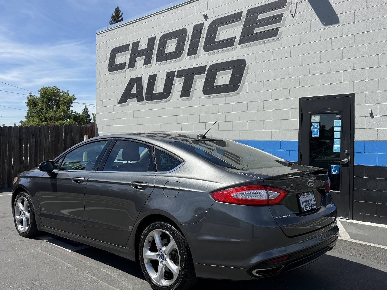 Used 2015 Ford Fusion SE w/ Equipment Group 201A FWD image 22