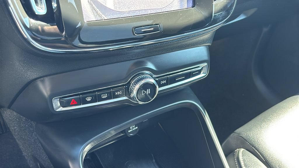 Certified 2026 Volvo XC40 B5 Plus AWD/4WD image 20