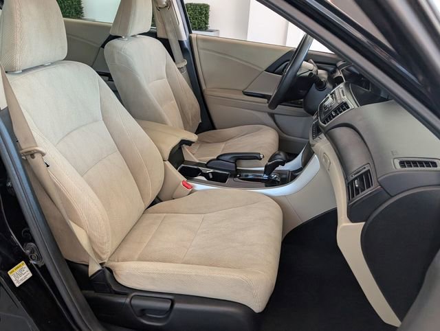 Used 2015 Honda Accord Hybrid Sedan image 16