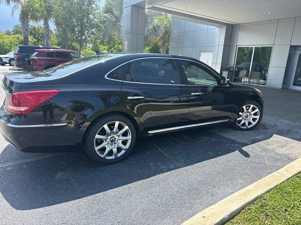 Used 2012 Hyundai Equus Signature RWD image 3