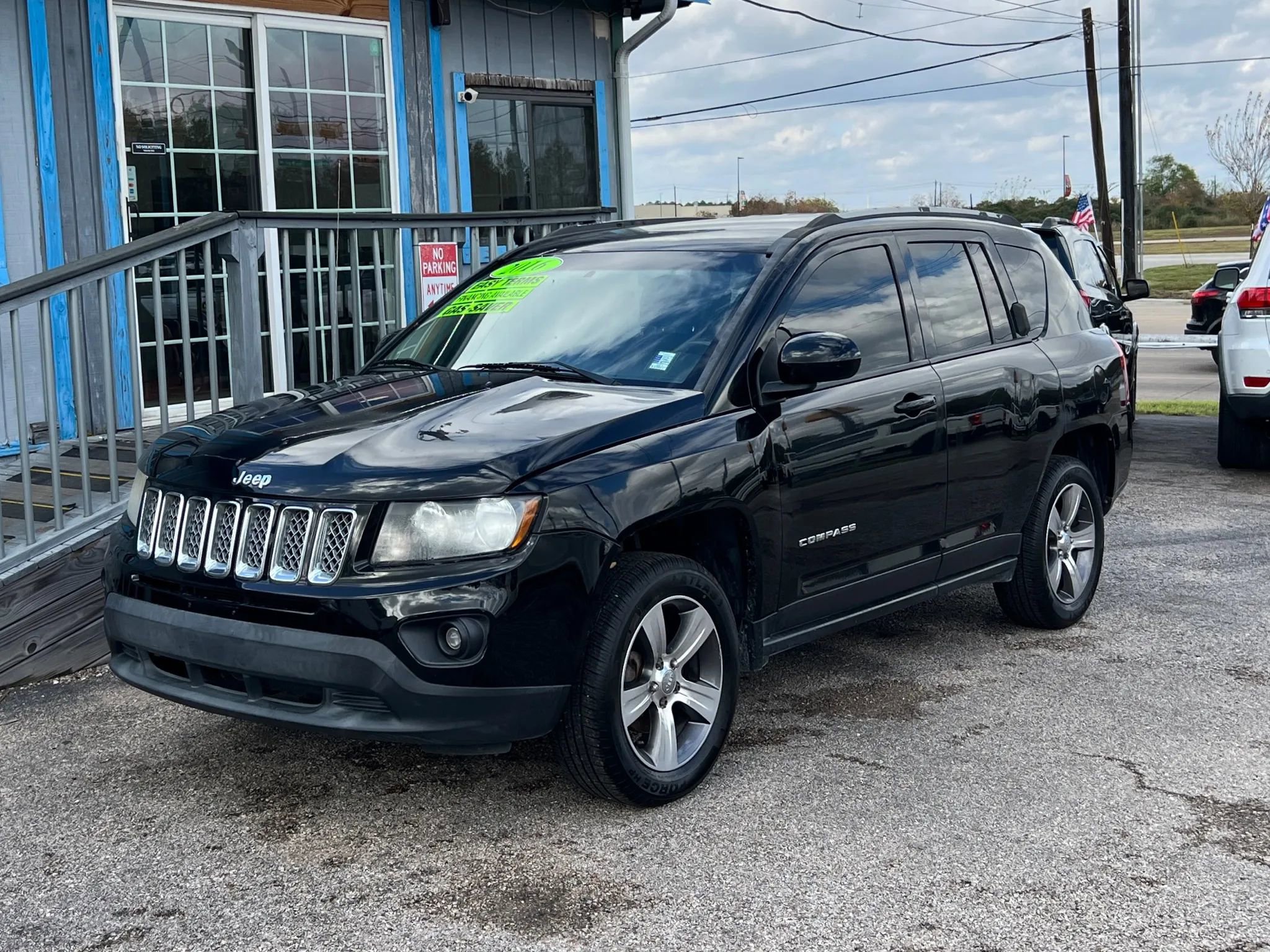 Used 2016 Jeep Compass Latitude image 2