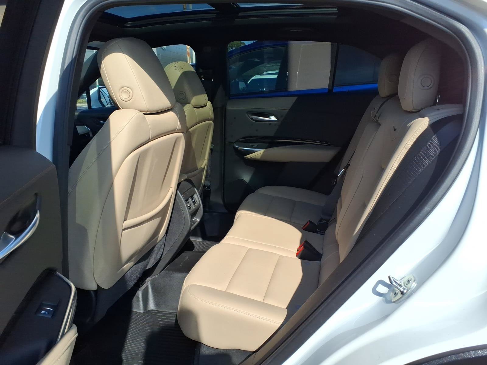 Certified 2024 Cadillac XT4 Luxury w/ Cold Weather Package AWD/4WD image 15