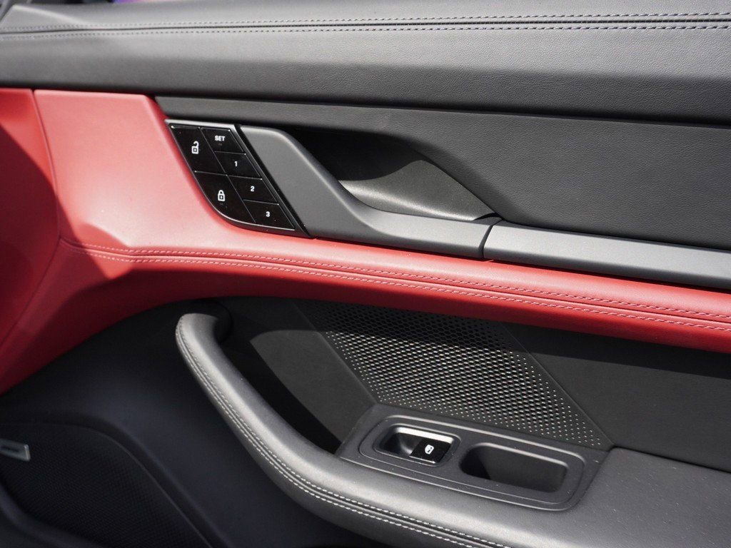 Used 2021 Porsche Taycan Turbo image 39