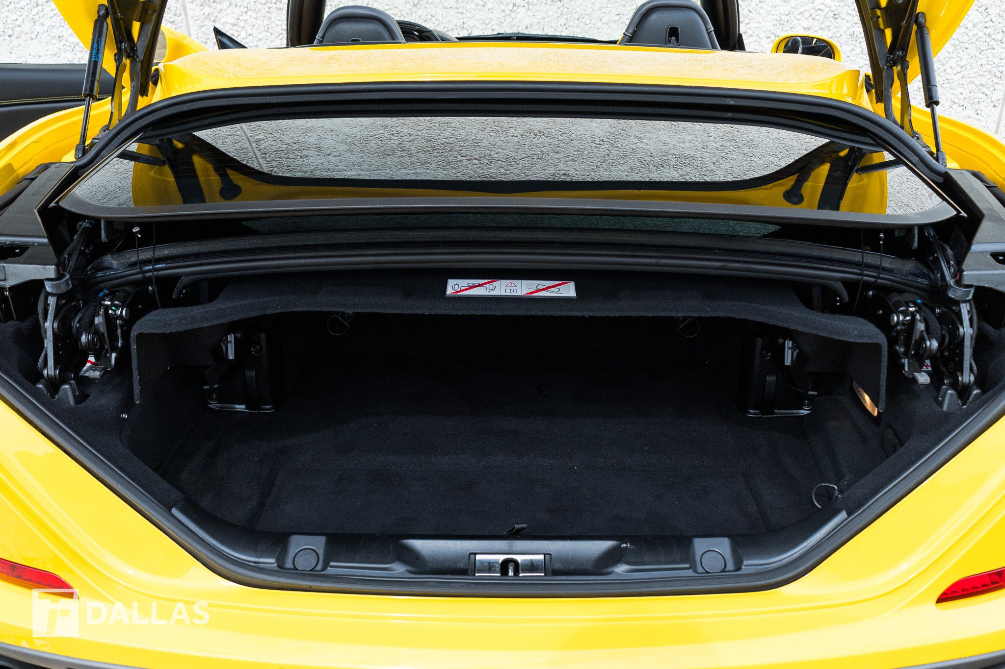 Used 2016 Ferrari California T RWD image 27