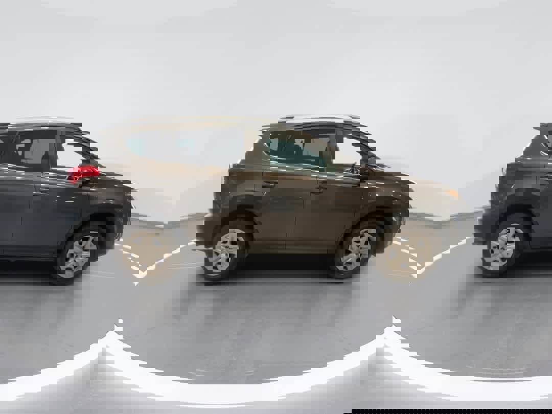 Used 2015 Toyota RAV4 LE image 9