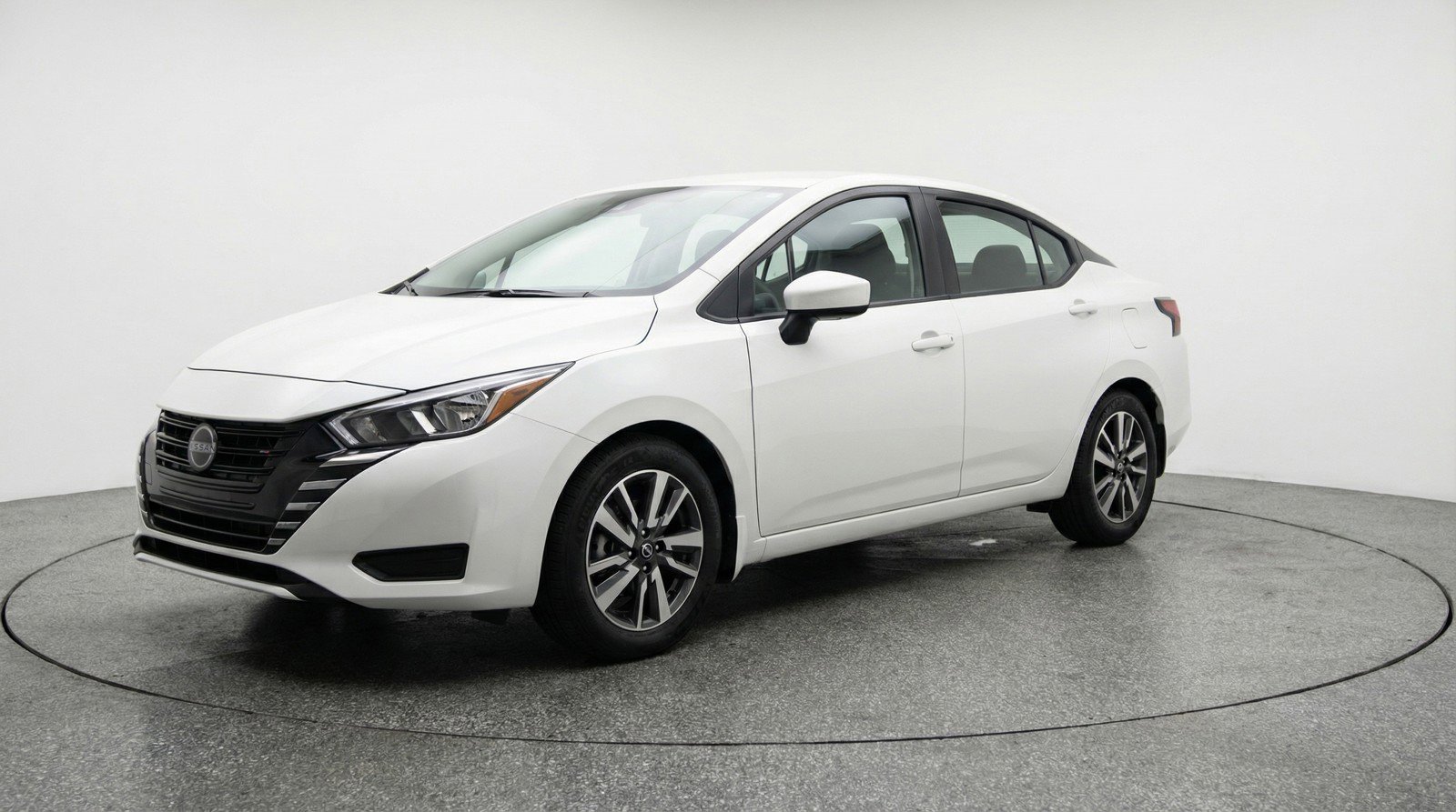 Used 2025 Nissan Versa SV image 3