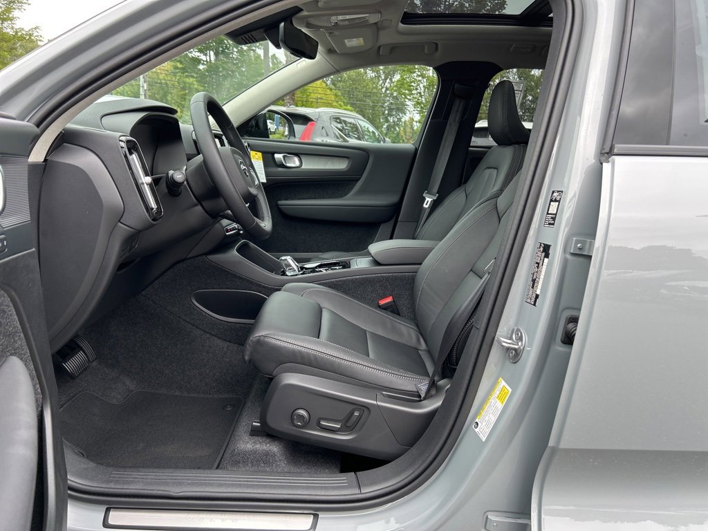 New 2026 Volvo XC40 B5 Plus w/ Protection Package Premier image 4