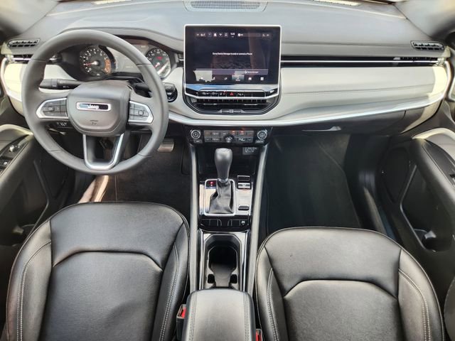 Used 2025 Jeep Compass Limited image 26