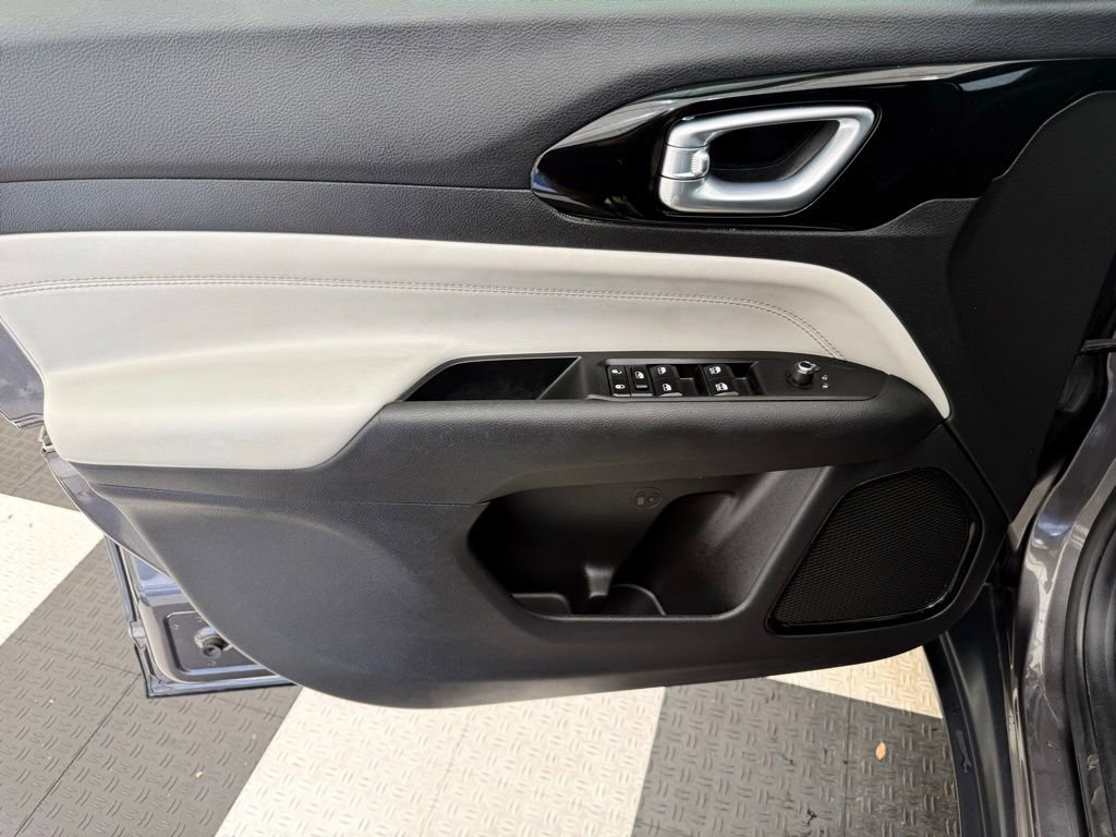 Used 2023 Jeep Compass Limited image 13