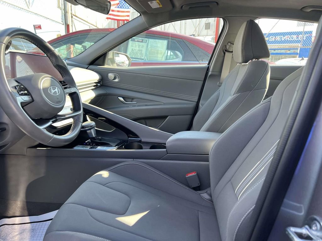 Certified 2024 Hyundai Elantra SEL w/ Convenience Package image 19