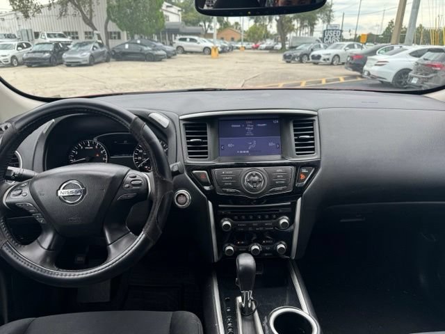 Used 2019 Nissan Pathfinder SV FWD image 9