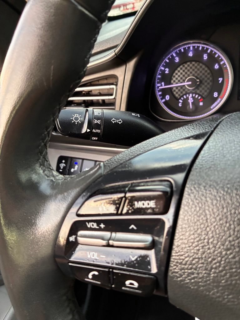 Used 2020 Hyundai Elantra Limited FWD image 29