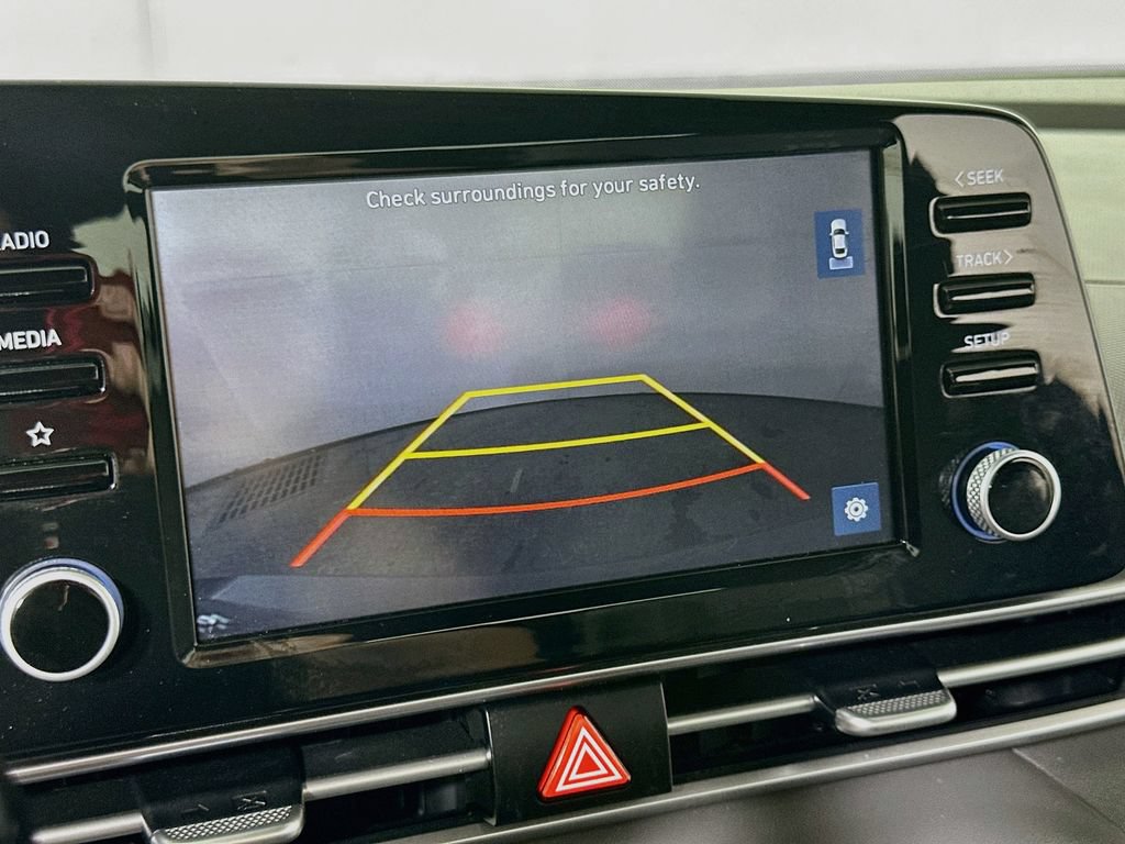 Used 2022 Hyundai Elantra SEL w/ Convenience + Premium Package FWD image 9