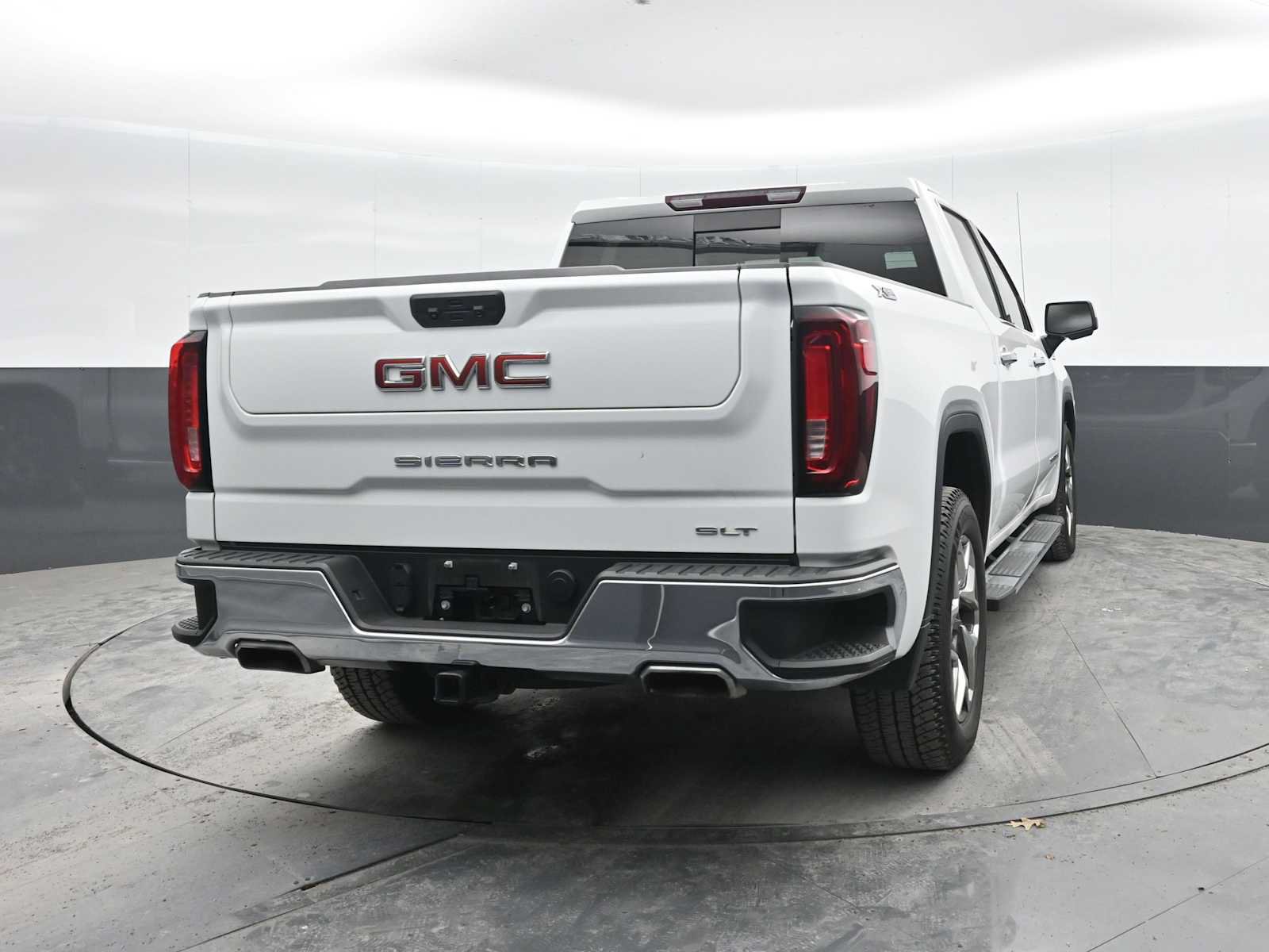 Used 2023 GMC Sierra 1500 SLT w/ SLT Premium Package AWD/4WD image 10