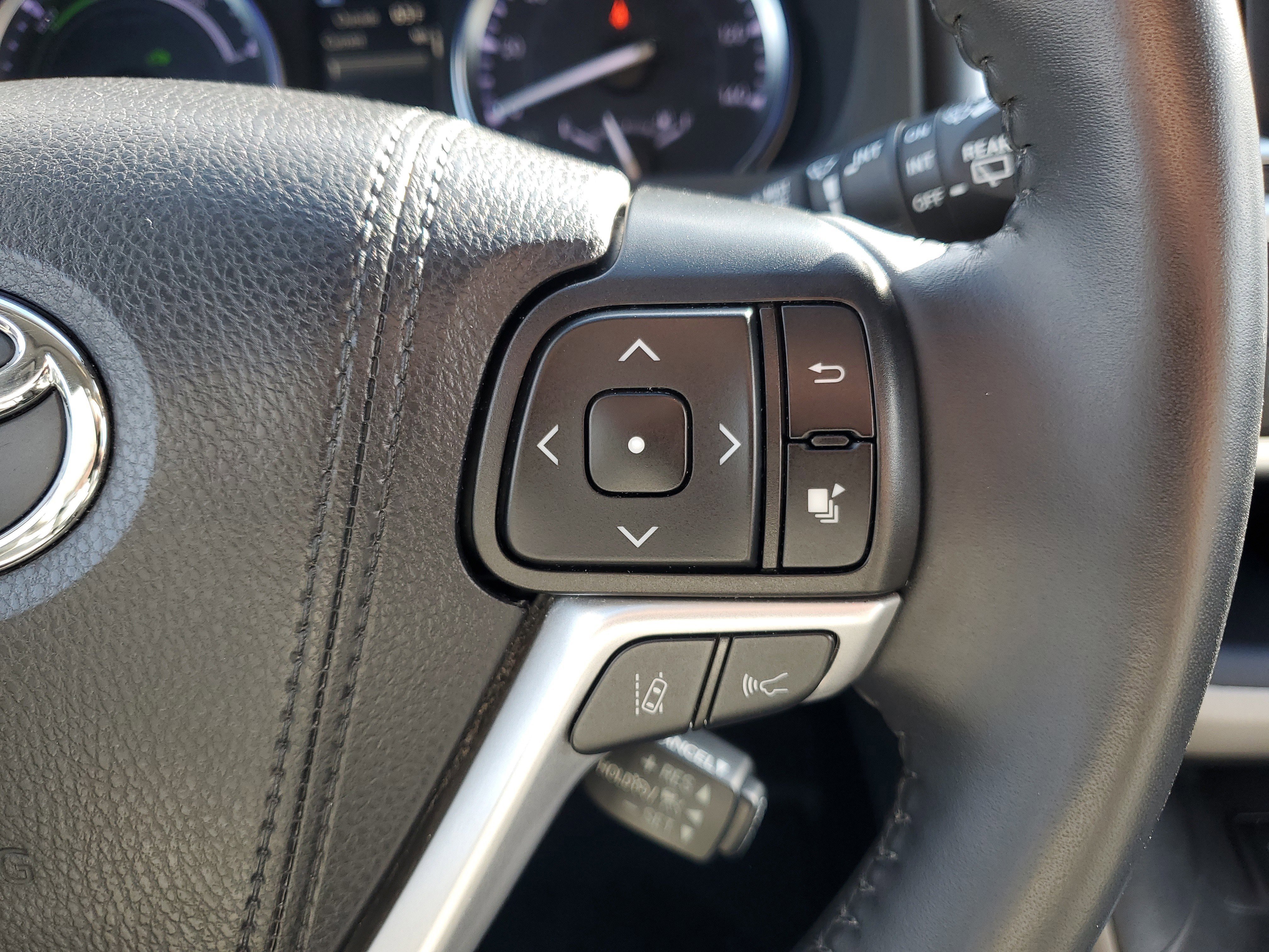 Used 2019 Toyota Highlander XLE image 30