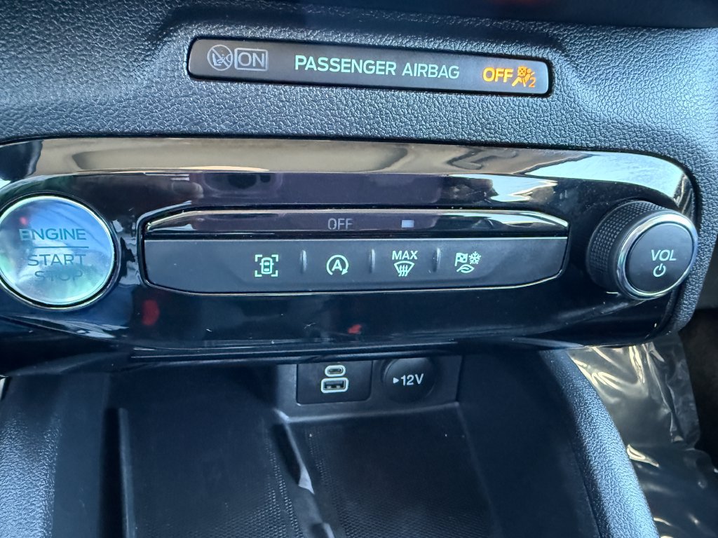 Used 2025 Ford Escape Platinum AWD/4WD image 17