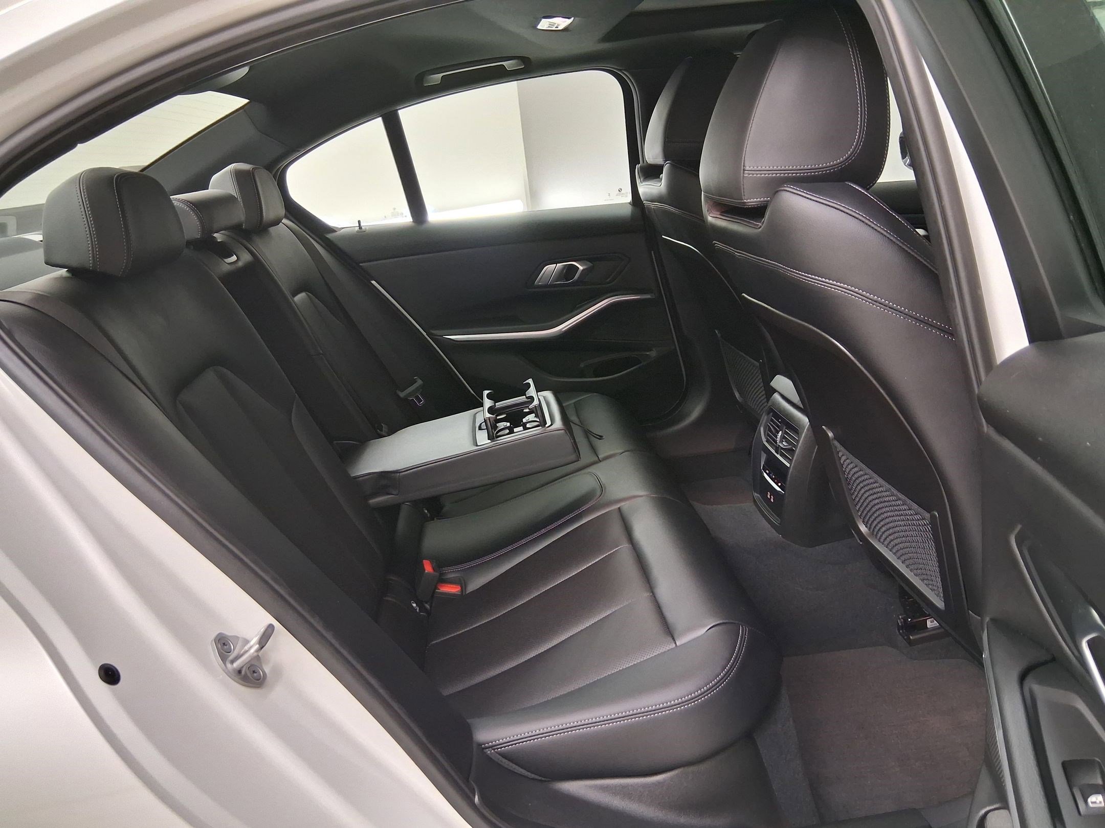 Used 2023 BMW 330i Sedan w/ Premium Package image 31