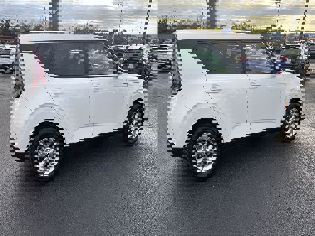 New 2025 Kia Soul LX image 4