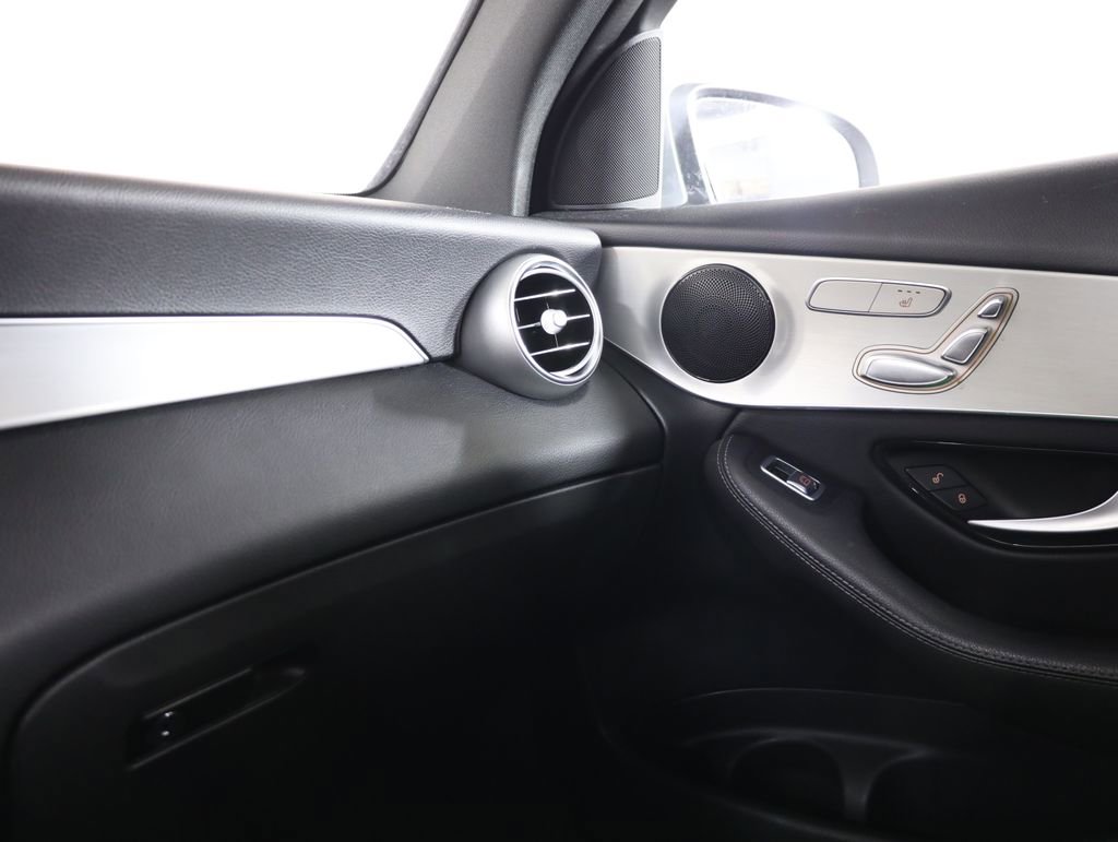Used 2022 Mercedes-Benz GLC 300 4MATIC image 25