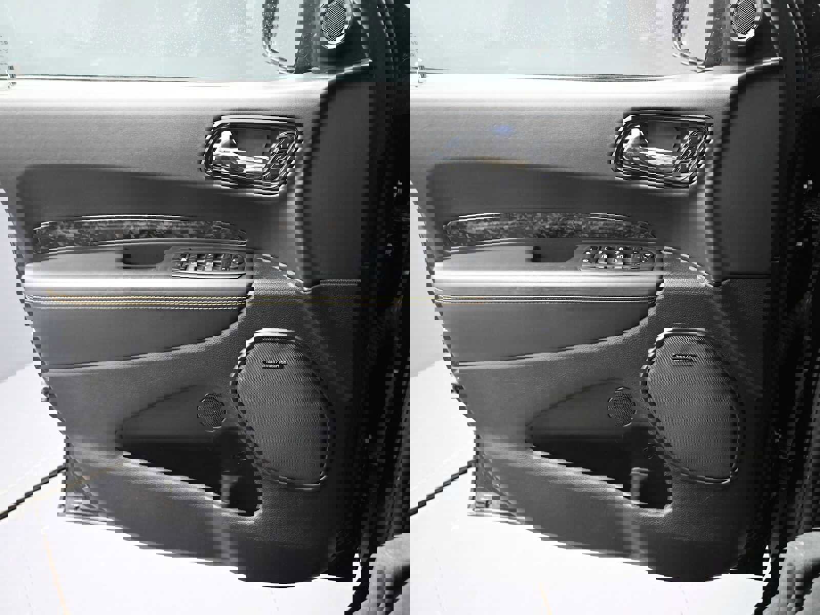 Used 2023 Dodge Durango R/T w/ Hemi Orange Plus Package AWD/4WD image 11