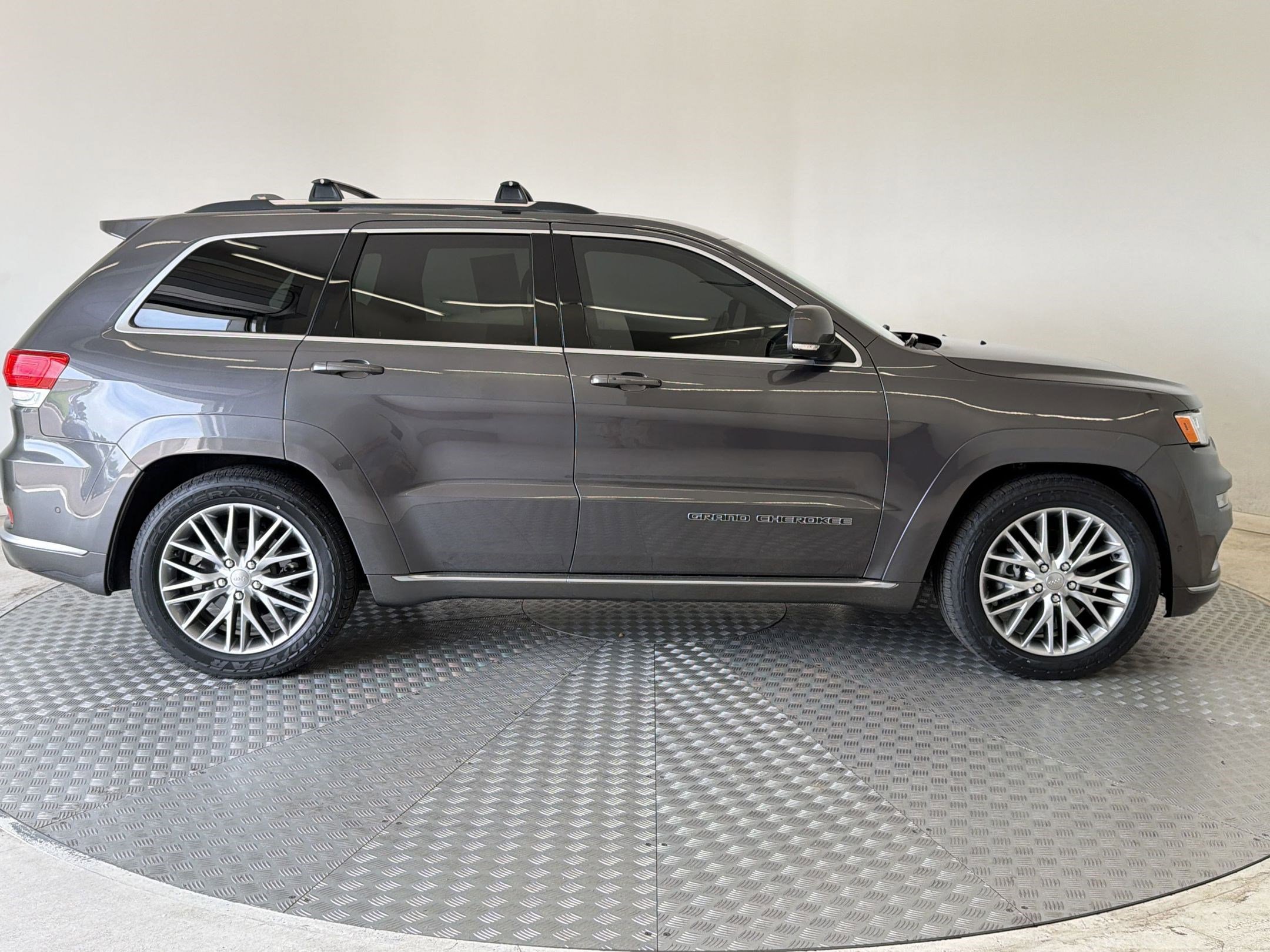 Used 2017 Jeep Grand Cherokee Summit w/ Platinum Series Group AWD/4WD image 8