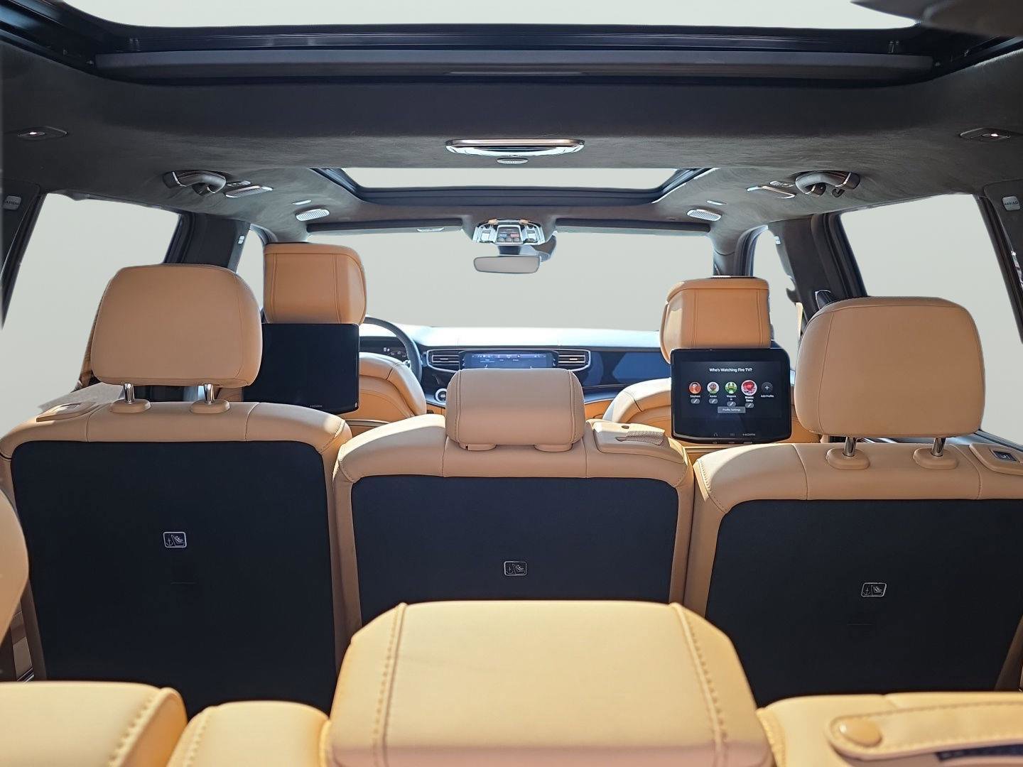 Used 2024 Jeep Grand Wagoneer Series III w/ Rear Seat Video Group 1 AWD/4WD image 18