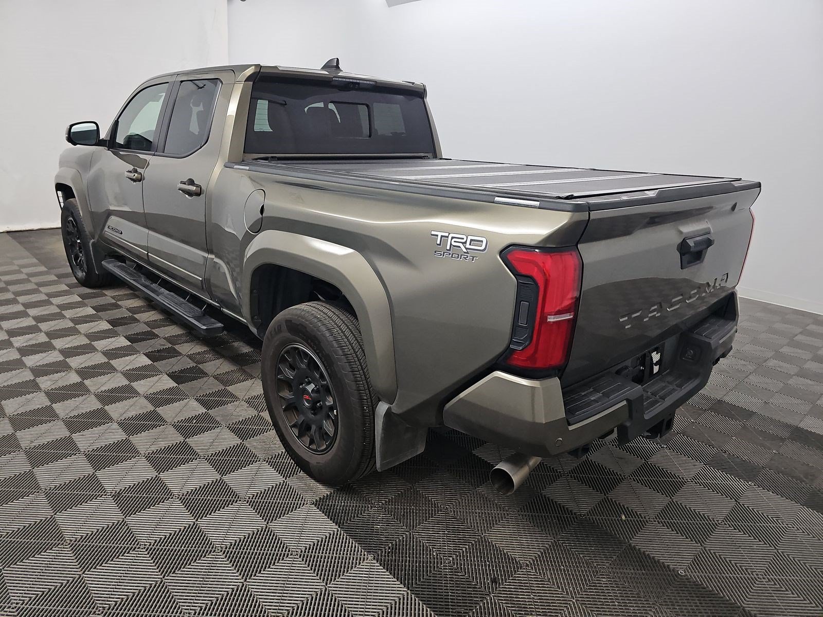 Used 2025 Toyota Tacoma TRD Sport w/ TRD Sport Premium Package RWD image 6