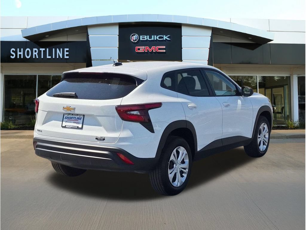 Used 2026 Chevrolet Trax LS FWD image 3