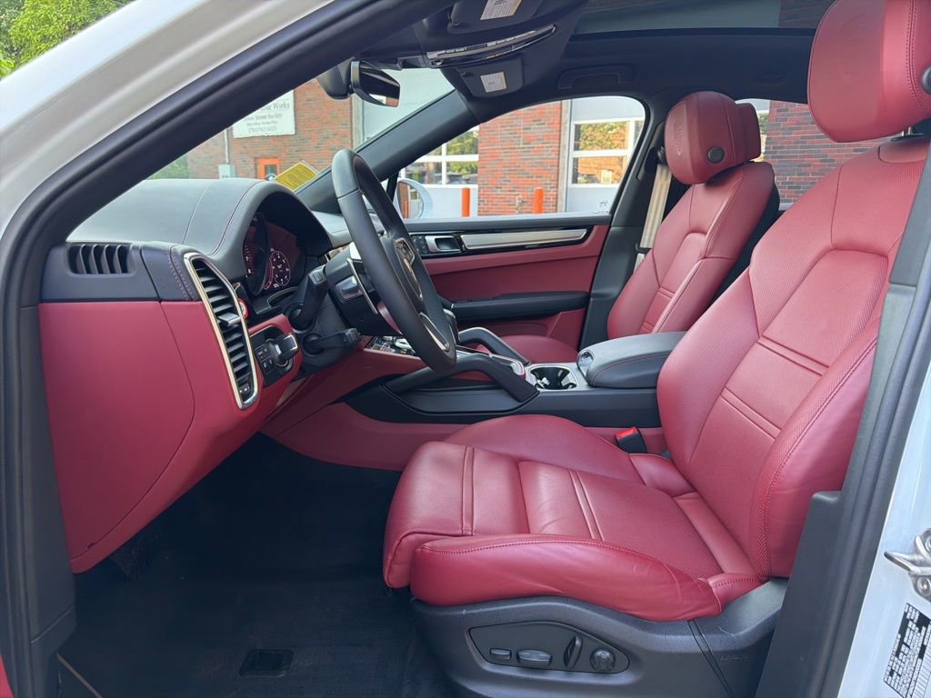 Used 2022 Porsche Cayenne Platinum Edition AWD/4WD image 14