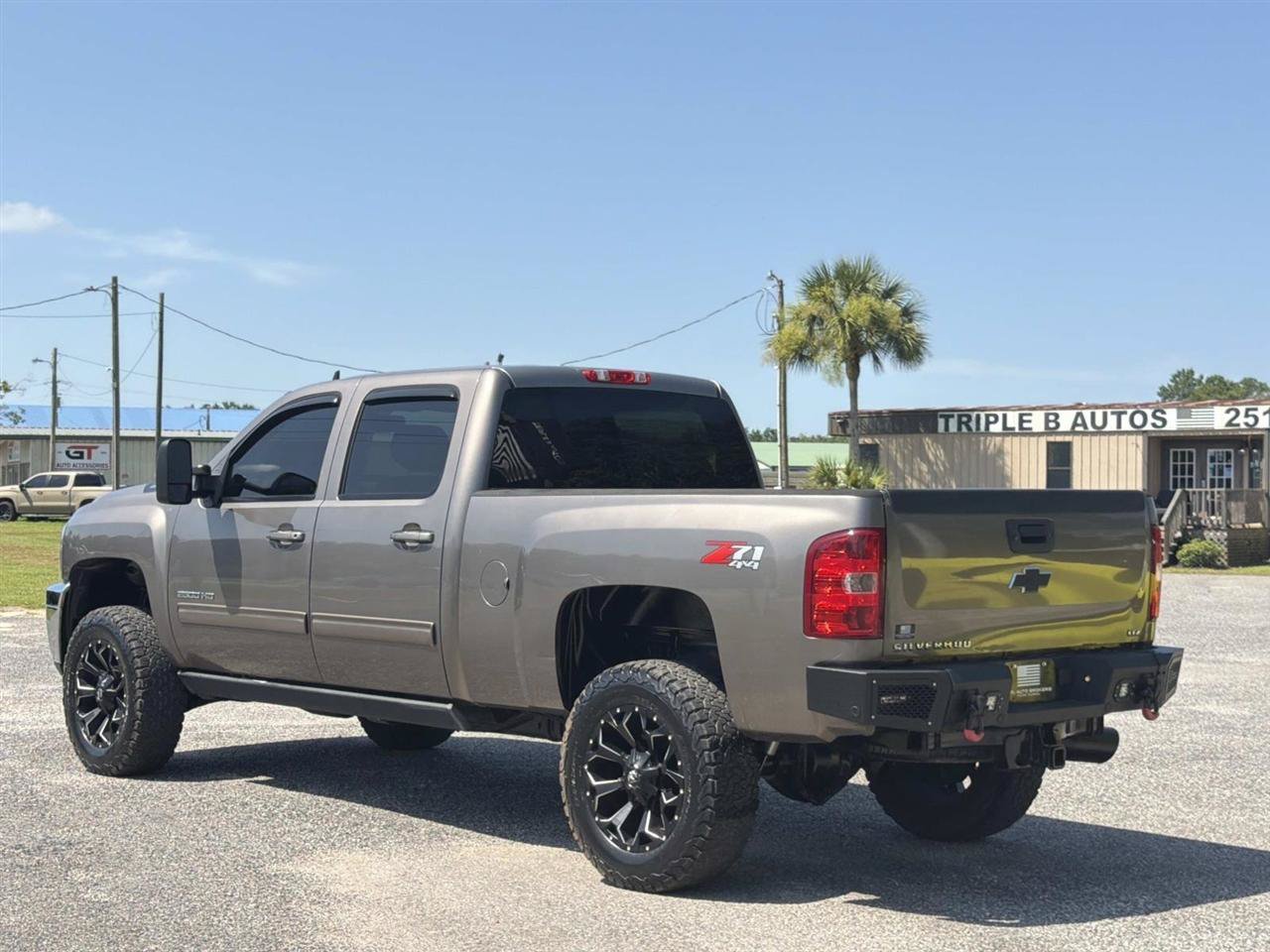 Used 2014 Chevrolet Silverado 2500 LTZ w/ LTZ Plus Package AWD/4WD image 4