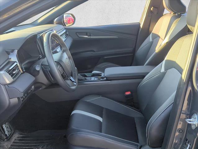 Used 2025 Toyota Camry SE image 9