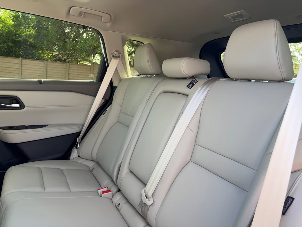 Used 2025 Nissan Rogue SL w/ SL Premium Package image 27