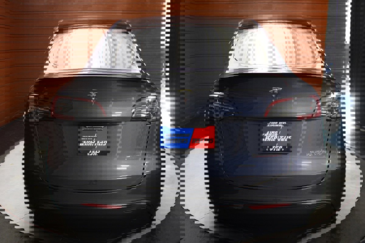 Used 2023 Tesla Model Y Performance image 11